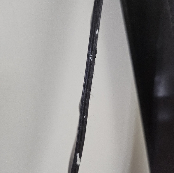 Chic Fuchia and Black Shoulder Bag with Striking Contrast - Picture 8 of 9